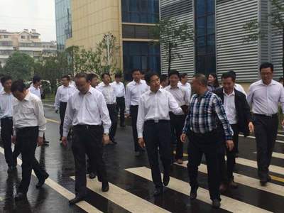 滁州市“三看三比”巡回小組走進(jìn)金鵬裝飾集團