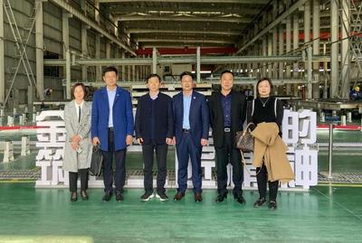 徐工集團領(lǐng)導一行蒞臨金鵬建設(shè)集團參觀交流