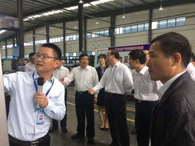 滁州市“三看三比”巡回小組走進金鵬裝飾集團